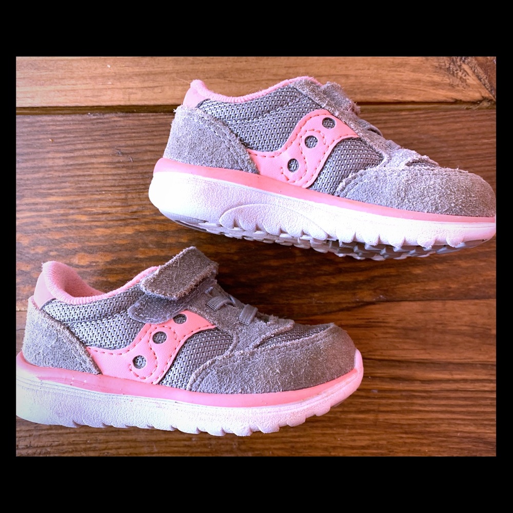 Saucony tennis shoes